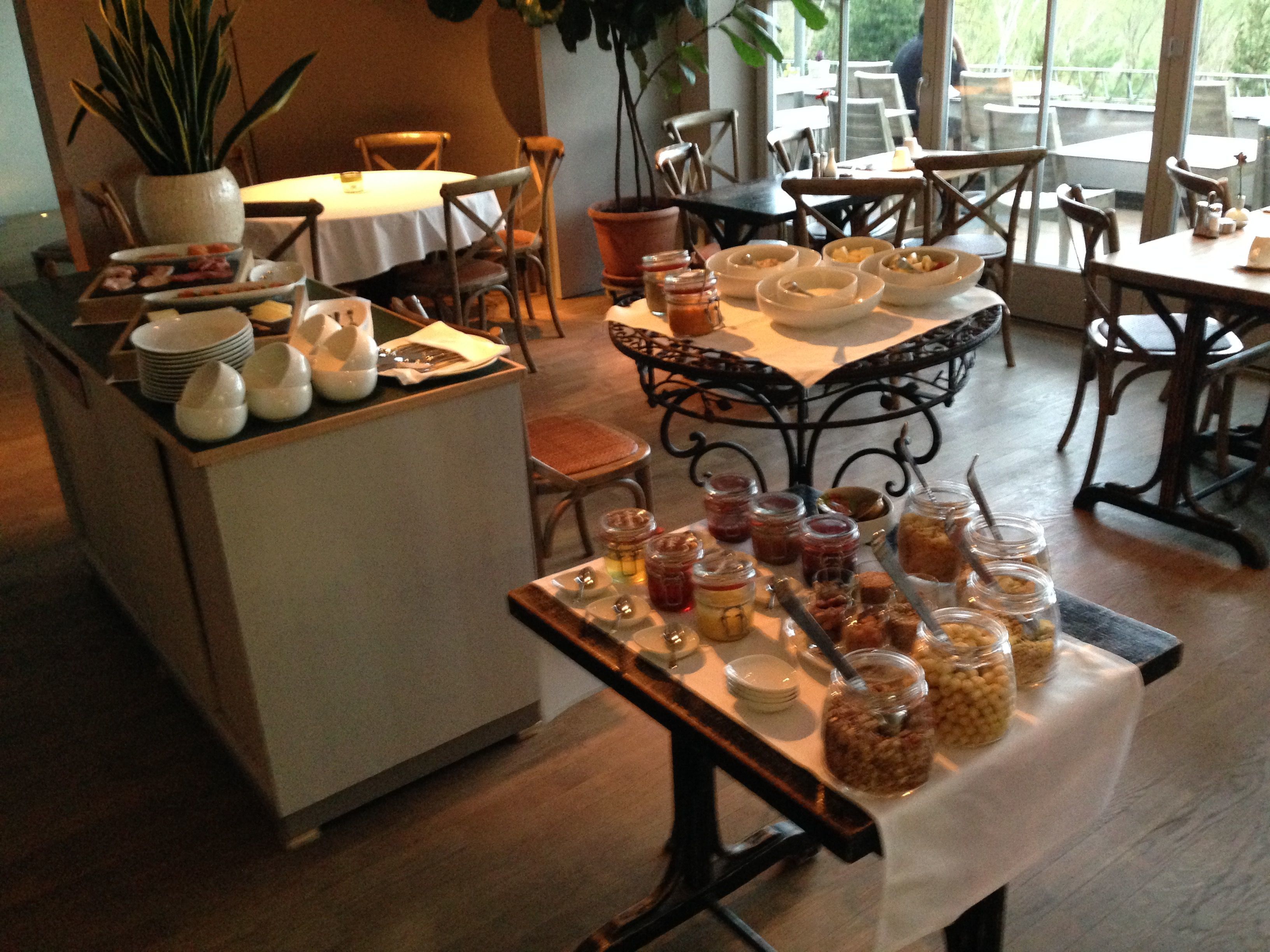 daily buffet breakfast for a fee