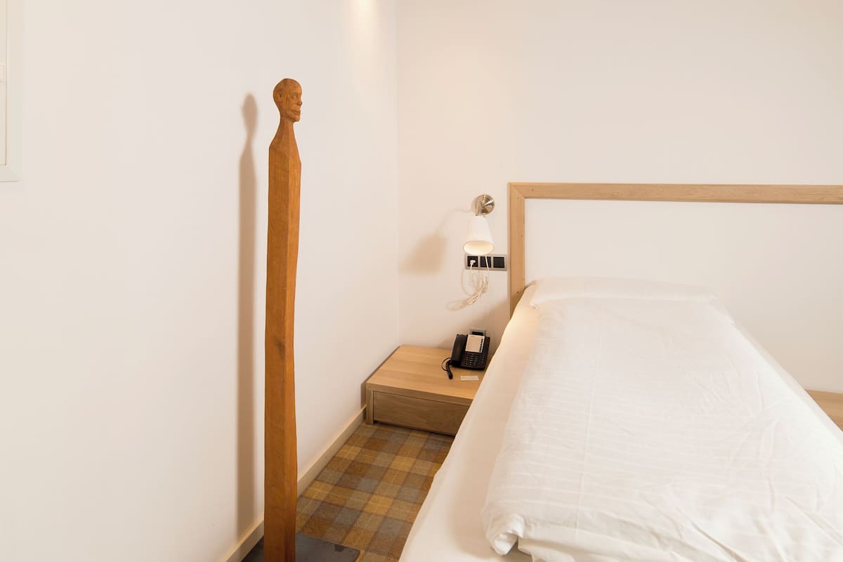 Egyptian cotton sheets, premium bedding, desk, soundproofing