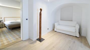 Doppelzimmer | Wohnbereich | 60-cm-Fernseher mit Kabelempfang