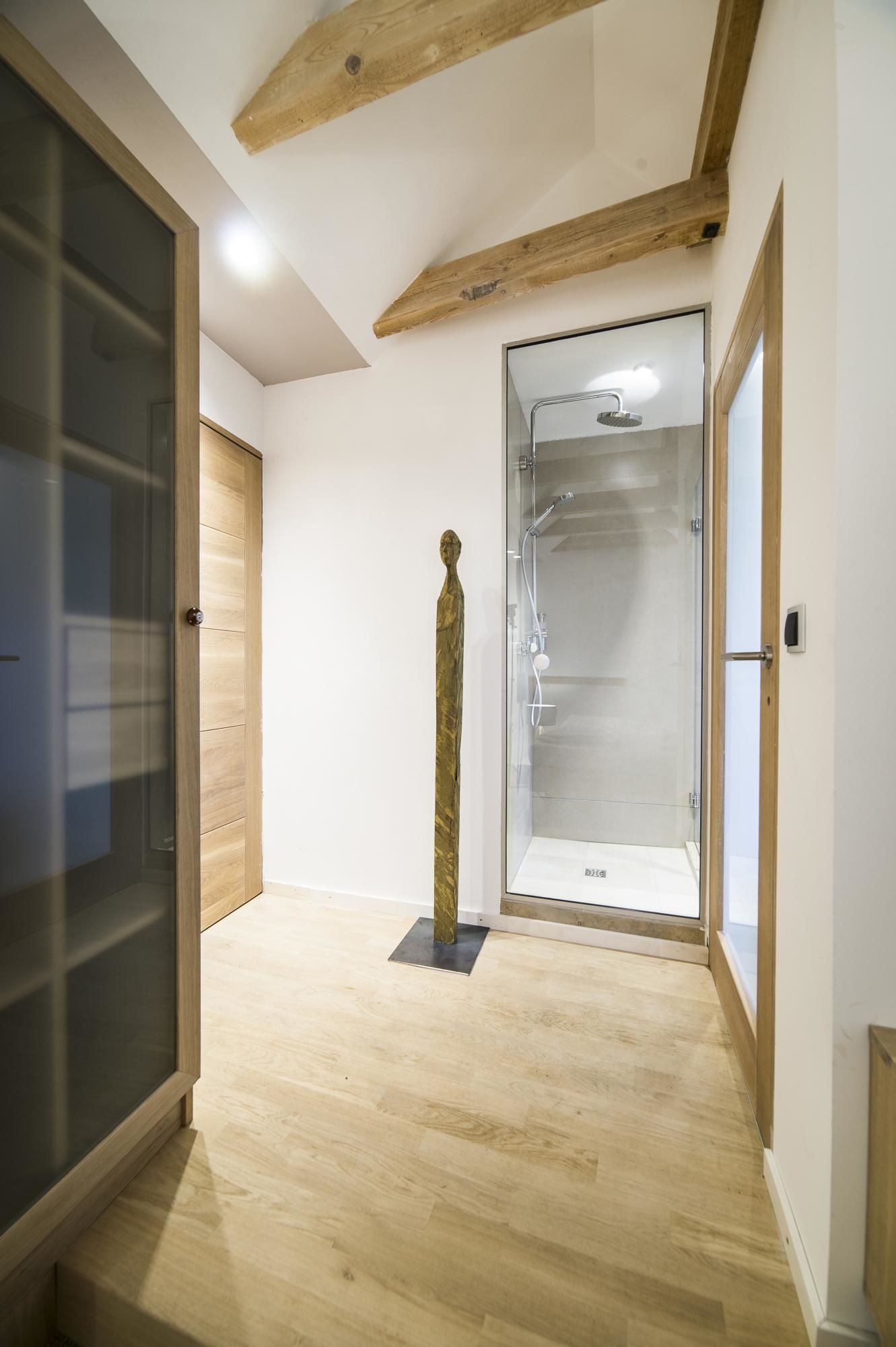 suite | bathroom shower