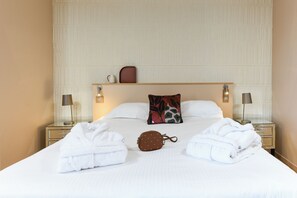 标准双人房 | 特色装修、特色家居、办公桌、遮光窗帘