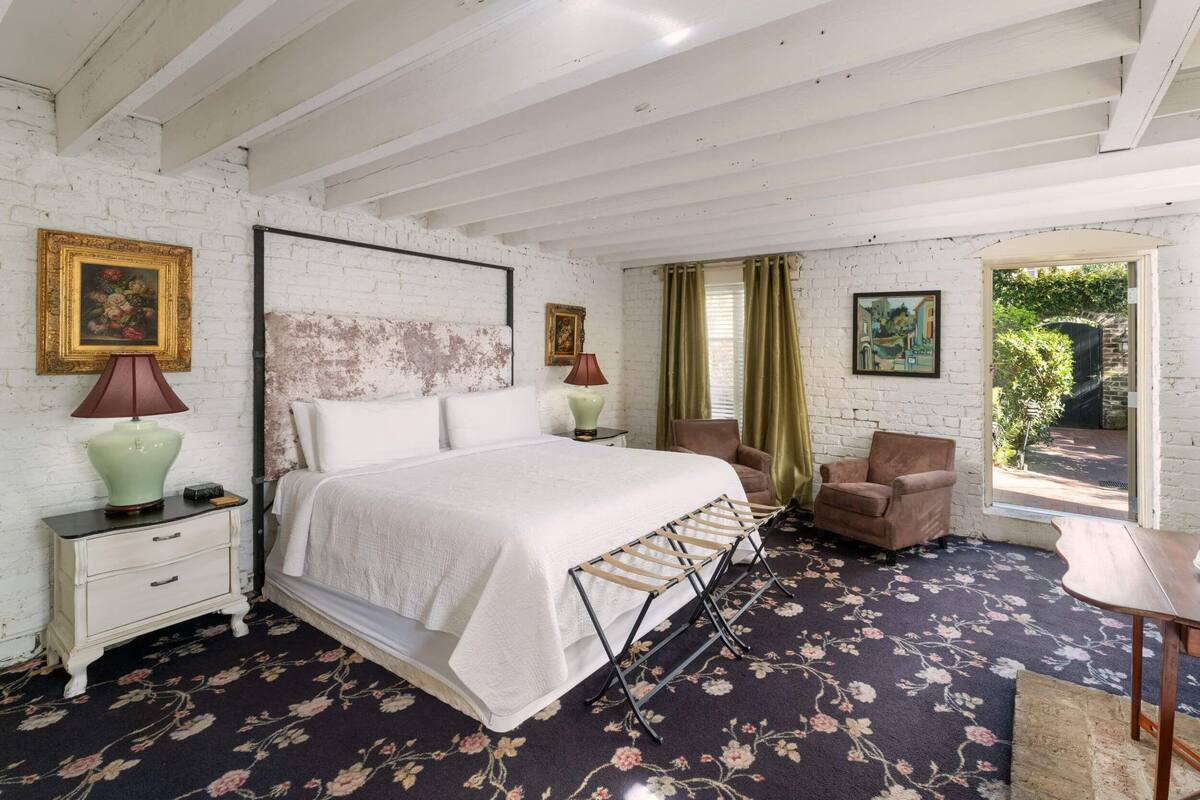 Rom – comfort, 1 kingsize-seng, ikke-røyk (103 Hutton Hall) | Blendingsgardiner, strykejern/-brett og wi-fi (inkludert)