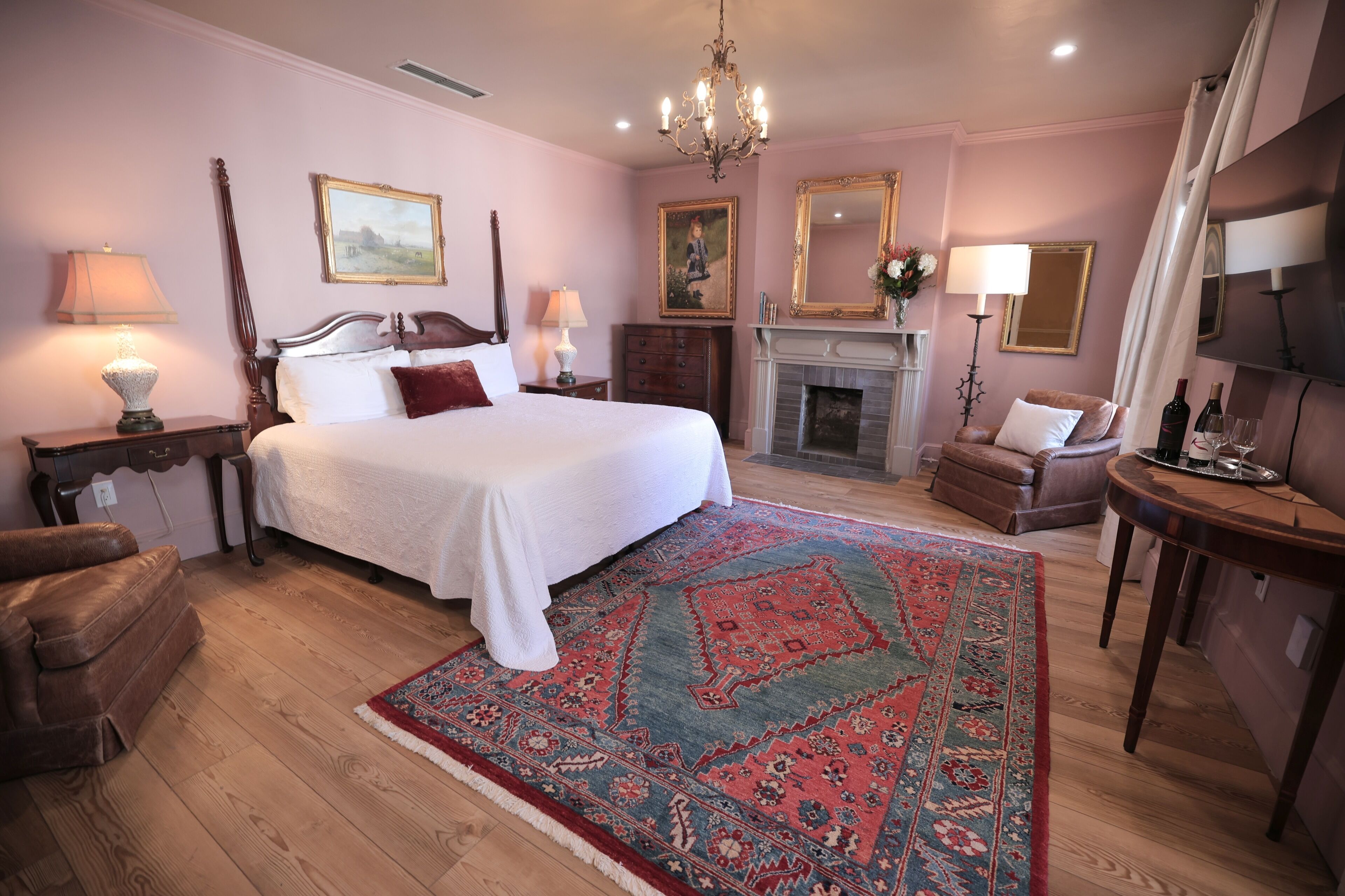 华丽客房, 1 张特大床, 无烟房 (305 Nottingham) | 特色装修、特色家居、遮光窗帘、熨斗/熨衣板