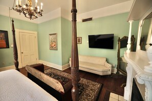 Premium Room, 1 King Bed, Non Smoking (301 Easton) | Living area