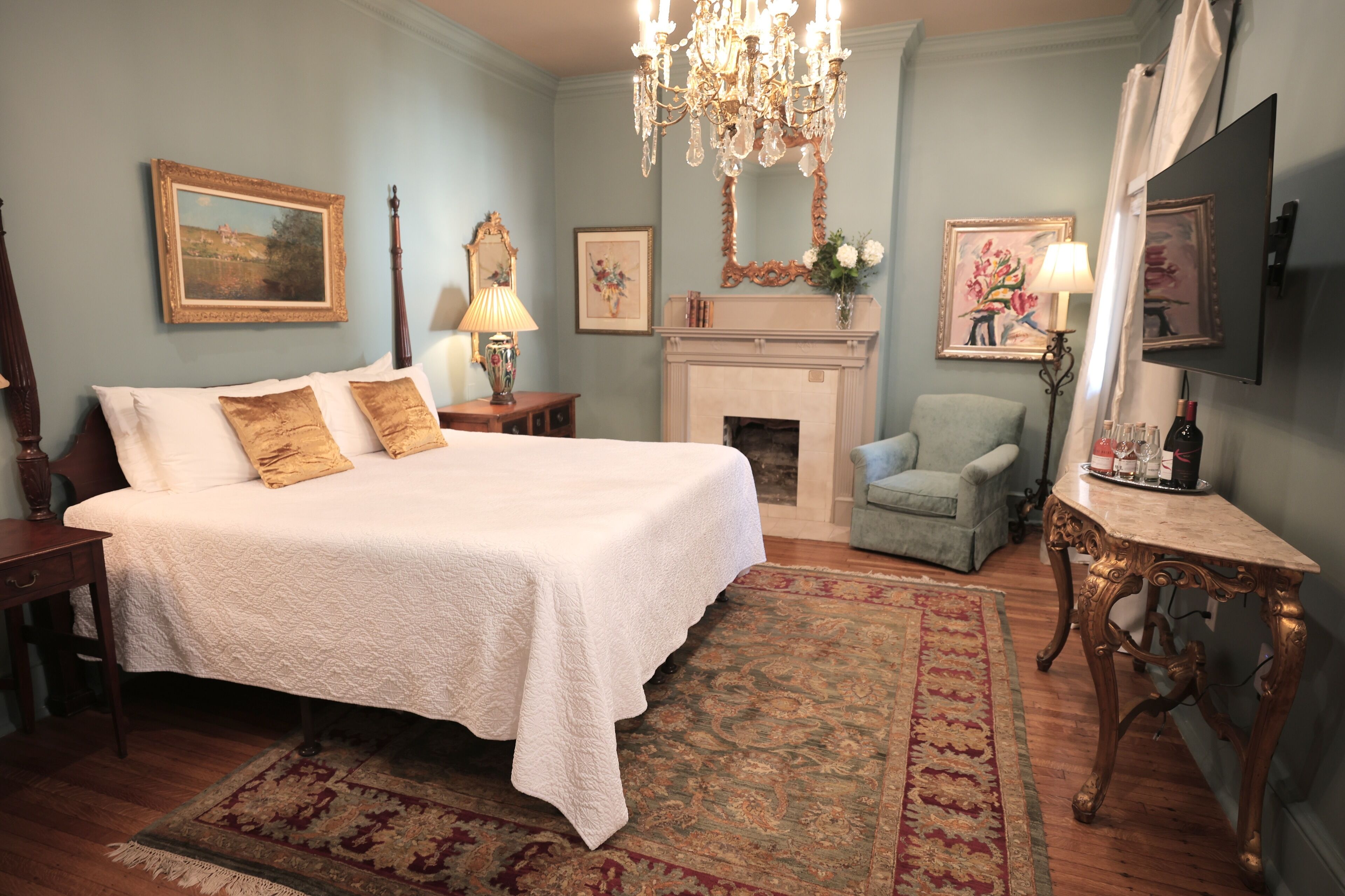 奢华客房, 1 张特大床, 无烟房 (205 Suffolk) | 特色装修、特色家居、遮光窗帘、熨斗/熨衣板