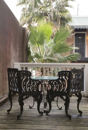 Luxury Room, 1 King Bed, Non Smoking (205 Suffolk) | Terrace/patio