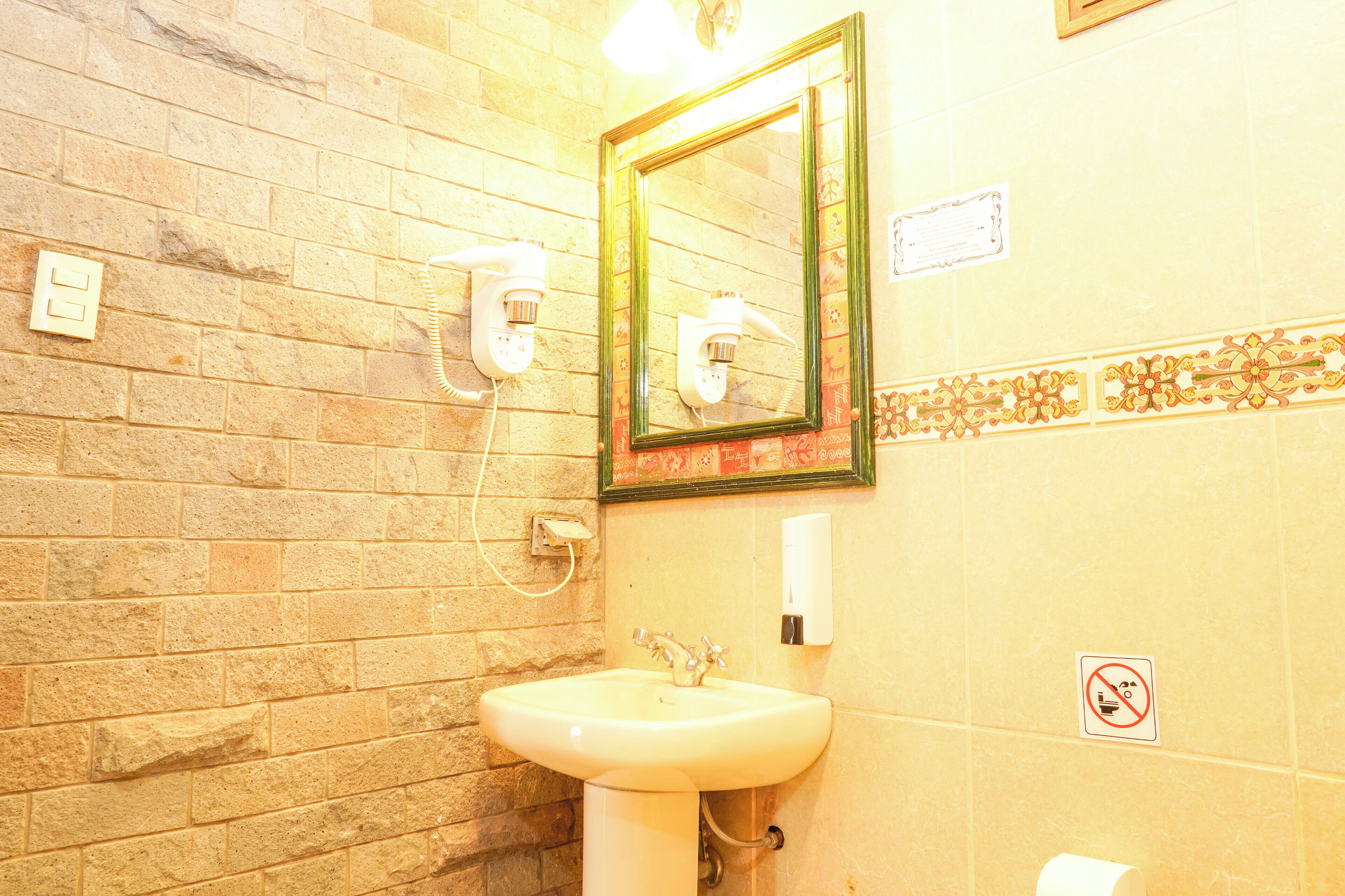 standard triple room, 3 single beds | bathroom | shower, free toiletries, hair dryer, towels