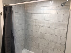 Combined shower/tub, hair dryer, towels, soap - Northern Liberties Immense Bi-Level Apartment (Philadelphia)