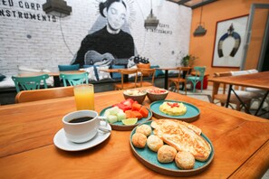 Petit déjeuner continental servi tous les jours en supplément