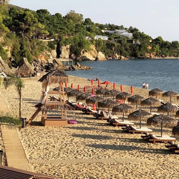 ビーチの近く、ビーチタオル、ビーチバー