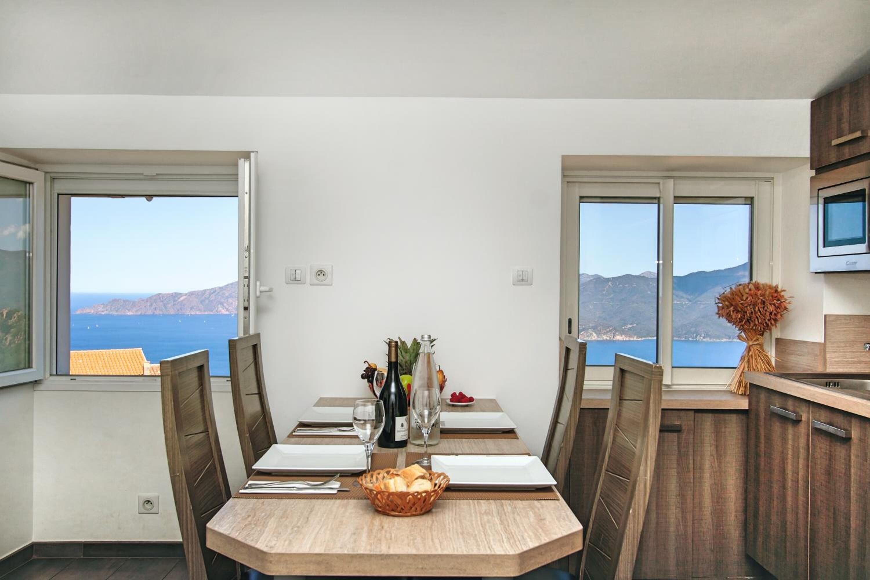 大型冰箱、微波爐、烤箱、爐台