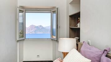 Individually decorated, individually furnished, soundproofing