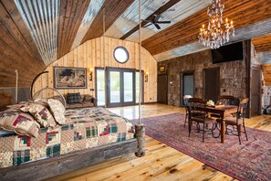 1 bedroom, iron/ironing board, WiFi, bed sheets - Starry Nights: Farm Stay, Zip Lines, Fishing & Petting Zoo? (Watauga County)