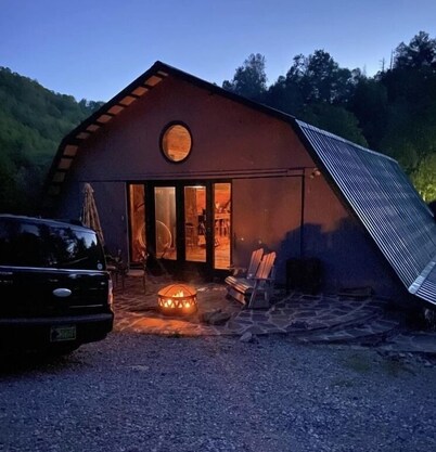 Starry Nights: Farm Stay, Zip Lines, Fishing & Petting Zoo?