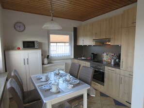 Kühlschrank, Mikrowelle, Ofen, Geschirrspüler