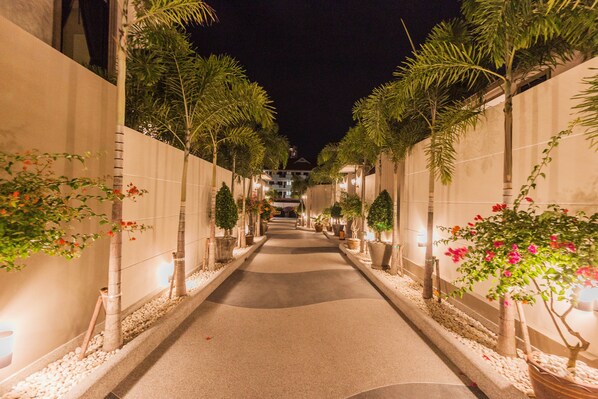 المنطقة المحيطة بالمنشأة