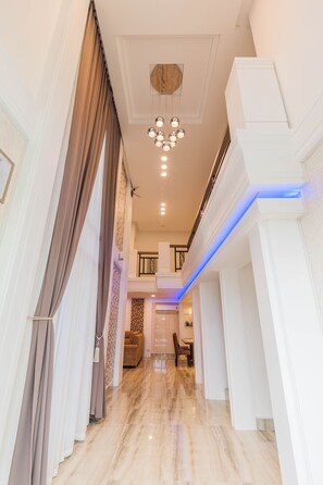 المنشأة من الداخل