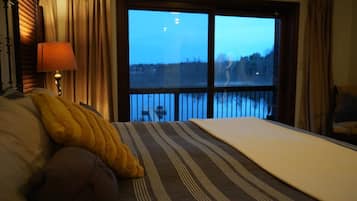 4 bedrooms, desk, iron/ironing board, free WiFi