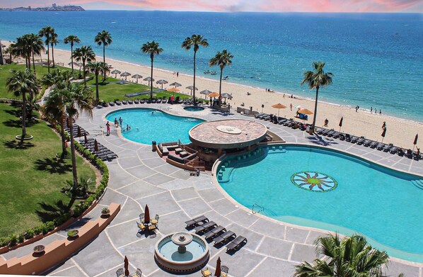 A heated pool - Sonoran Sun W-512 Sun Breeze Oasis 1 BR Ocean Front Condo (Puerto Peñasco)