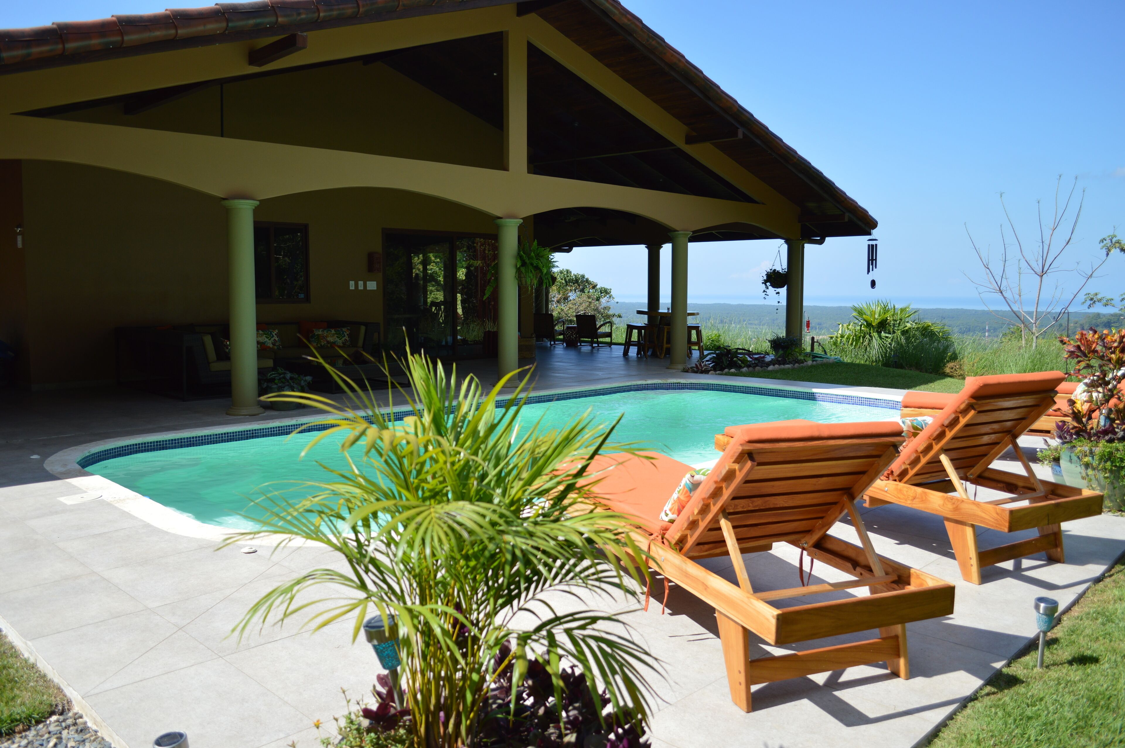 حمّام سباحة خارجي