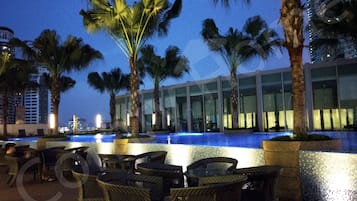 室外游泳池