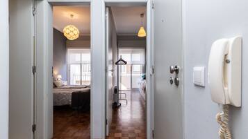 3 bedrooms, internet, bed sheets