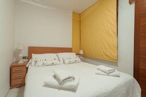 2 chambres, fer et planche à repasser, lit parapluie, Wi-Fi gratuit