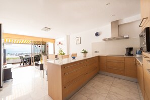 Fridge, microwave, oven, stovetop - A. Oiza Luxe at the beach by BeBreeze (Alcúdia)