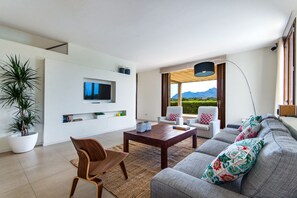 Smart TV, DVD player, ping pong, books - Luxury villa for 10 with pool, gym, AC and wifi, only 150m to the sea  (Alcúdia)