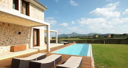 Villa de luxe pour 10 avec piscine, gym, climatisation et WLAN, Ă 150m de la mer