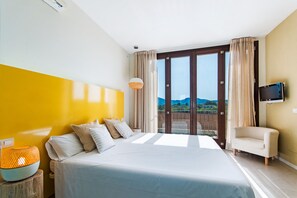 5 bedrooms, in-room safe, desk, iron/ironing board - Luxury villa for 10 with pool, gym, AC and wifi, only 150m to the sea  (Alcúdia)