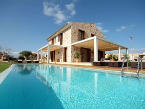 Pool - Luxury villa for 10 with pool, gym, AC and wifi, only 150m to the sea  (Alcúdia)