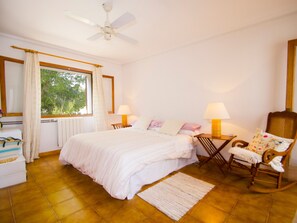3 bedrooms, desk, soundproofing, iron/ironing board