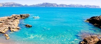 V. Villa Camila next to Sant Pere Beach