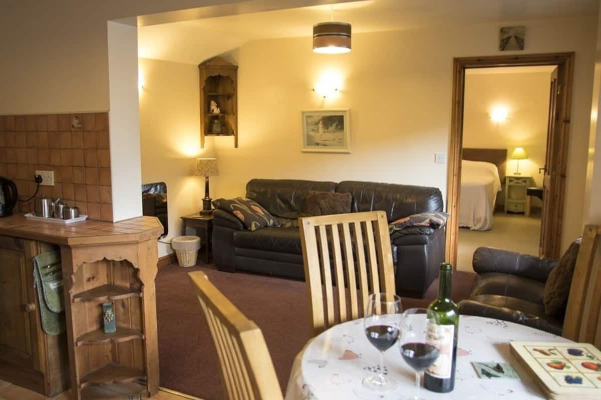 Premier Cottage, Private Bathroom (Swallow) | Dining