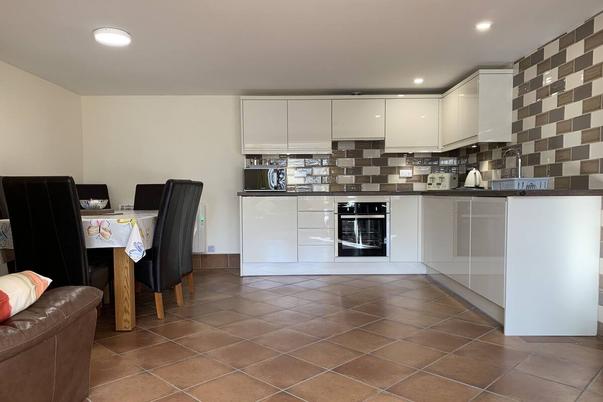 Premier Cottage, Private Bathroom (Oak) | Private kitchen