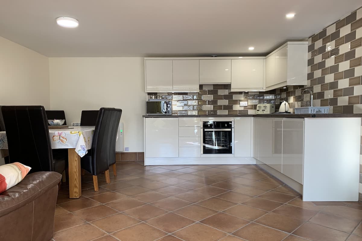 Premier Cottage, Private Bathroom (Oak) | Private kitchen