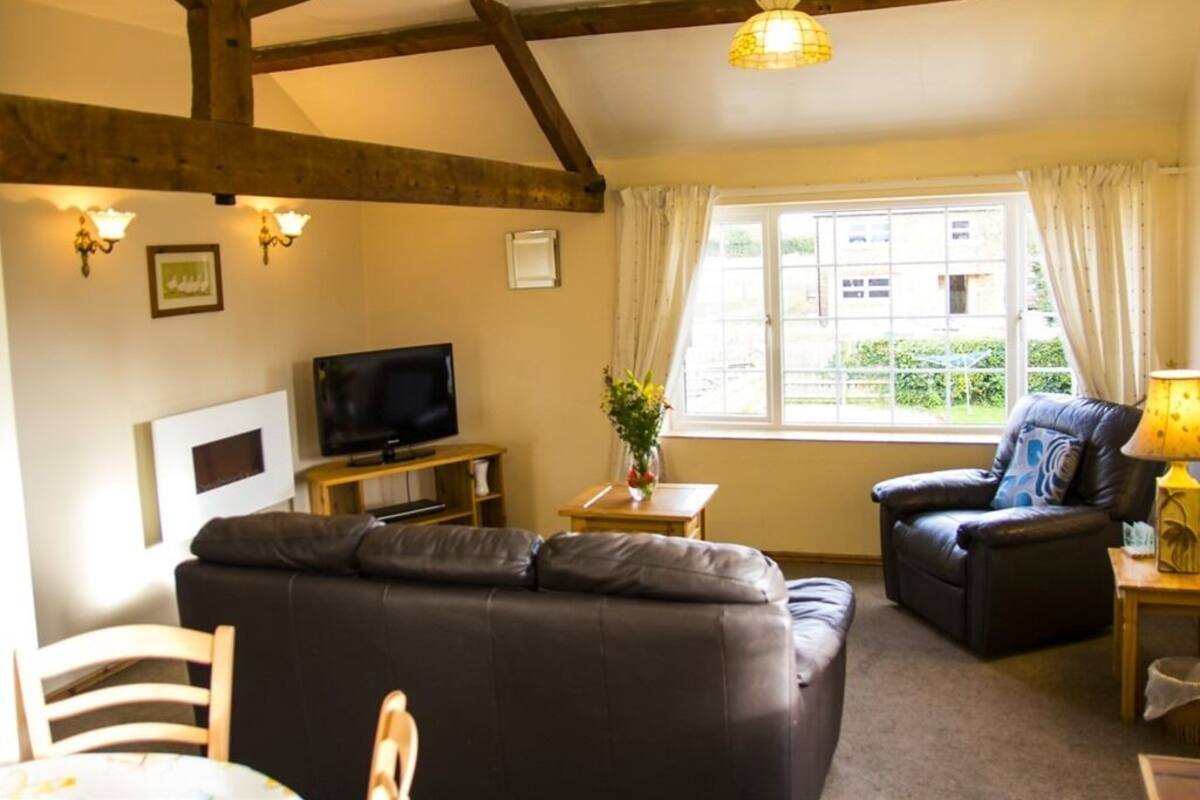 Premier Cottage, Private Bathroom (Beech) | Living area | Table tennis