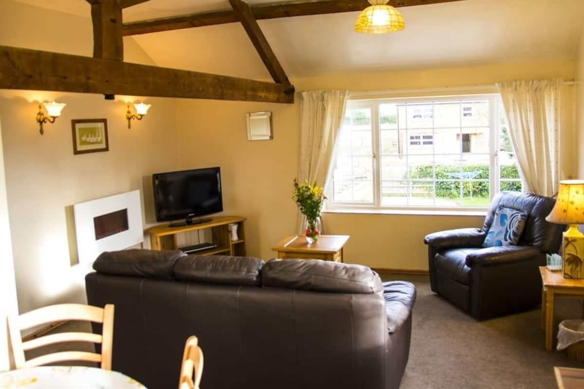 Premier Cottage, Private Bathroom (Beech) | Living area
