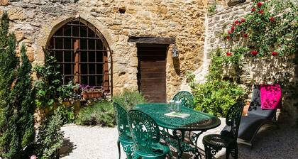 Im Herzen von Beynac, ein seltenes Haus aus dem 14. Jahrhundert