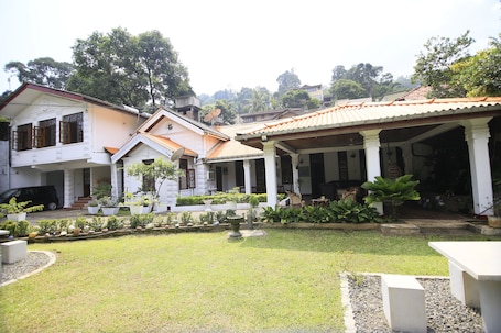 Fachada de la propiedad. Singgah - Hostel