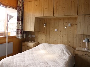 1 bedroom, bed sheets - Cozy 2-room apartment in Méribel, 1 bedroom, for 3 people (Méribel)