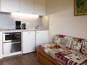 Fridge, oven, stovetop, dishwasher - Cozy 2-room apartment in Méribel, 1 bedroom, for 3 people (Méribel)