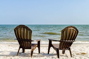 On the beach - Beach Front house with breathtaking views, free WiFi, full kitchen (Dauphin Island)