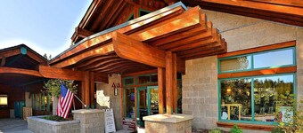 Chic Tahoe Donner Queen Studio w/Loft #212
