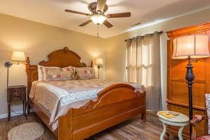 3 slaapkamers, een strijkplank/strijkijzer, wifi, beddengoed