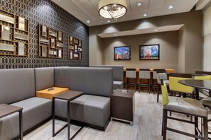 Free daily buffet breakfast  - Drury Plaza Hotel Milwaukee Downtown (Milwaukee)