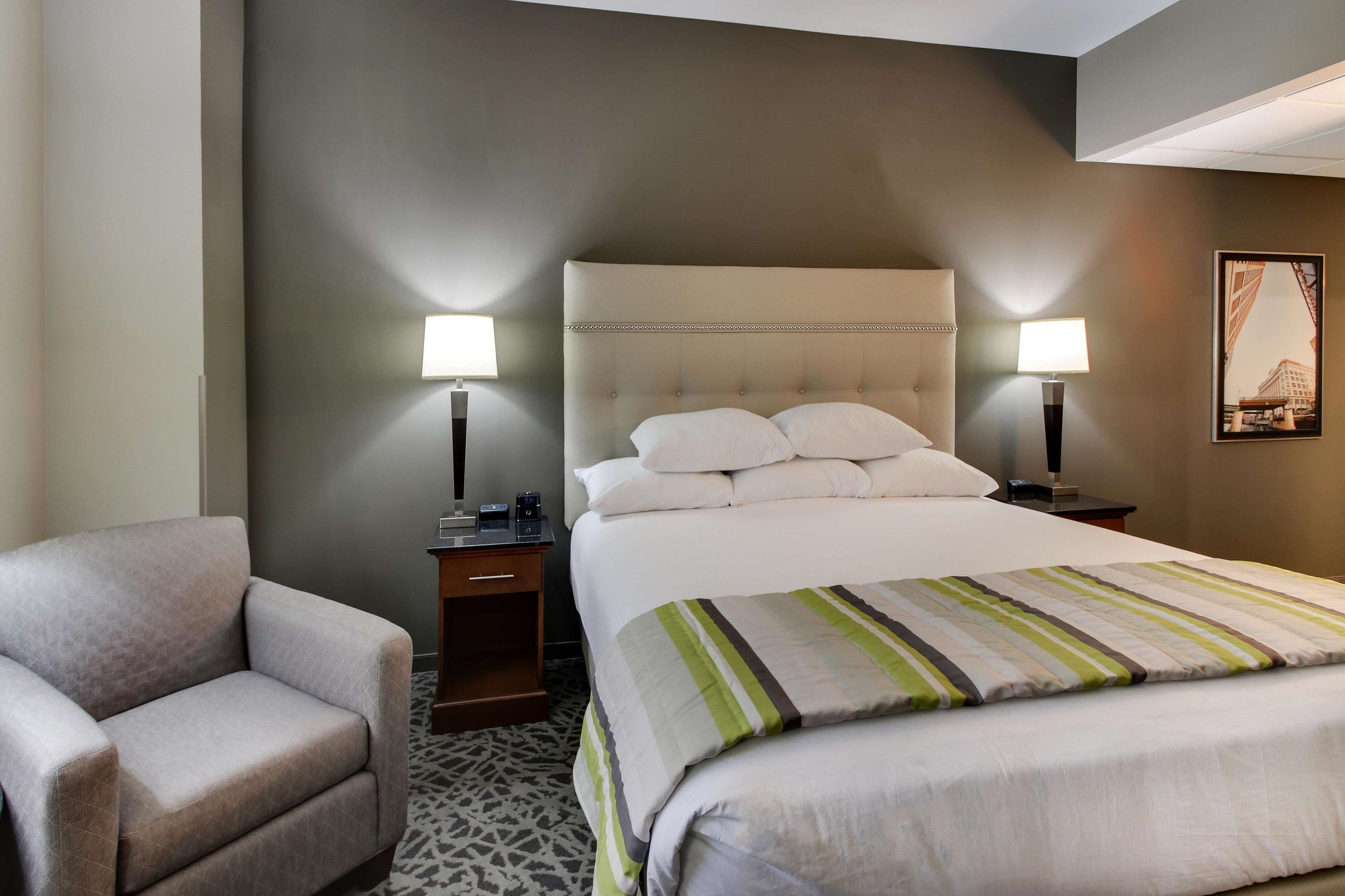 desk, iron/ironing board, free cots/infant beds, rollaway beds