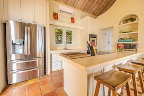 Fridge, microwave, oven, stovetop - Exceptional design, spacious covered decks, super views, set in Long Bay Estate (Long Bay)