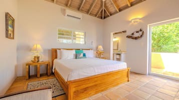 3 makuuhuonetta, tallelokero huoneessa, silitysrauta/-lauta